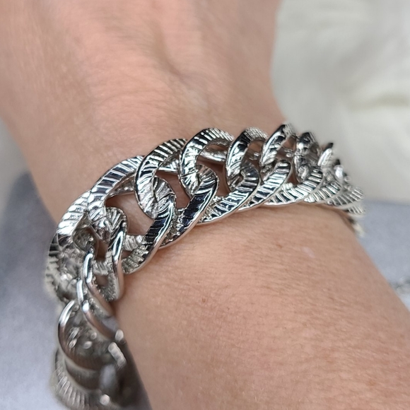 Paparazzi Accessories  Chain Link Bracelet Silver Tone Chunky Classic Career - Picture 2 of 2